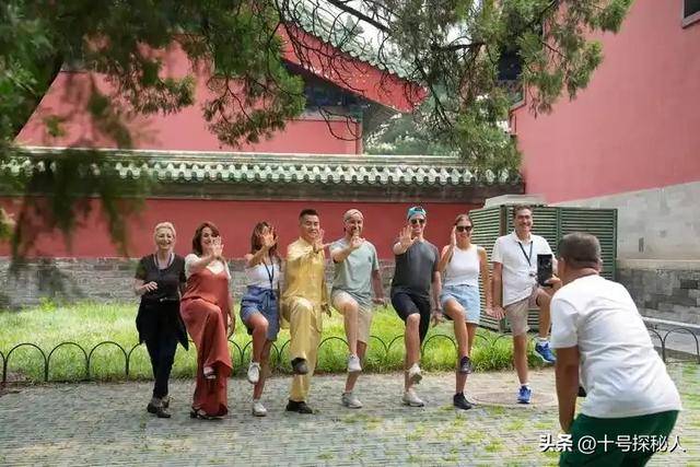 经想永远跟党走了？中国旅游刷屏外网pg电子网站第一批免签来华的老外已(图6)