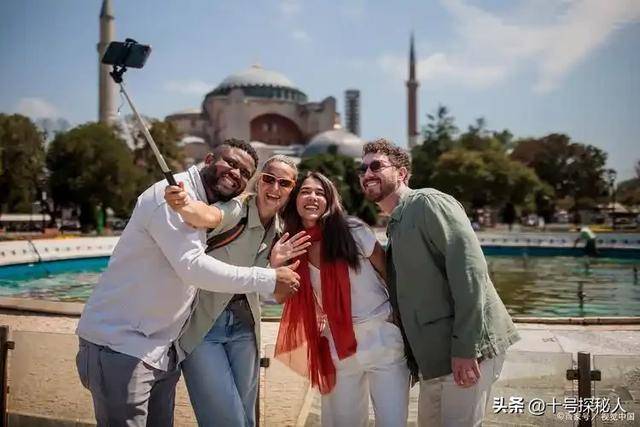 经想永远跟党走了？中国旅游刷屏外网pg电子网站第一批免签来华的老外已(图7)