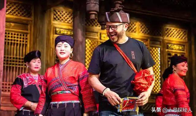 经想永远跟党走了？中国旅游刷屏外网pg电子网站第一批免签来华的老外已(图11)