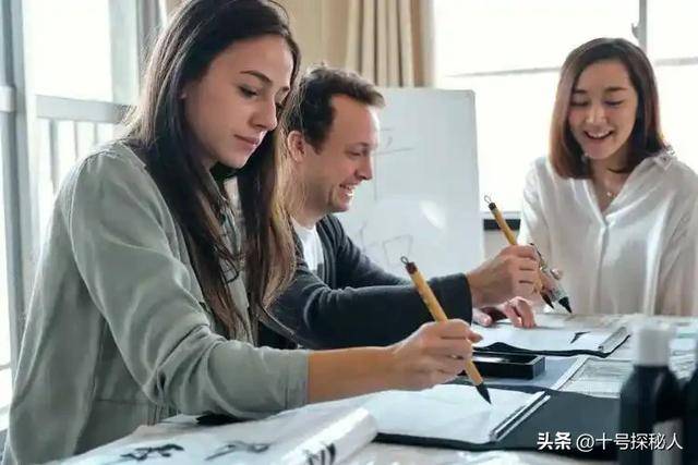 经想永远跟党走了？中国旅游刷屏外网pg电子网站第一批免签来华的老外已(图13)