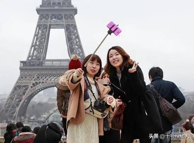 经想永远跟党走了？中国旅游刷屏外网pg电子网站第一批免签来华的老外已(图2)